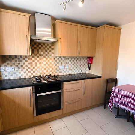 Immaculate 2-Bed Apartment In Isleworth By River מראה חיצוני תמונה