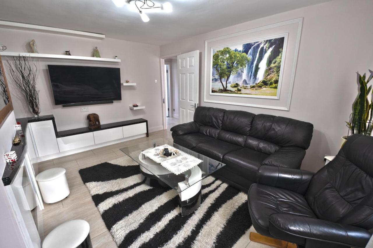 Immaculate 2-Bed Apartment In Isleworth By River מראה חיצוני תמונה