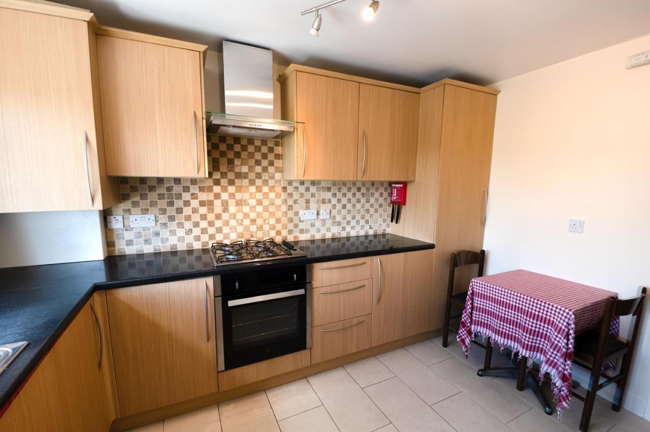 Immaculate 2-Bed Apartment In Isleworth By River מראה חיצוני תמונה