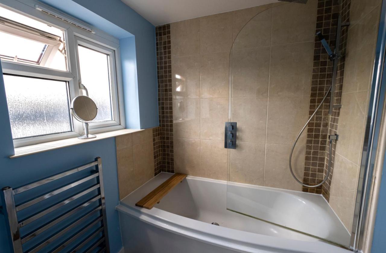 Immaculate 2-Bed Apartment In Isleworth By River מראה חיצוני תמונה