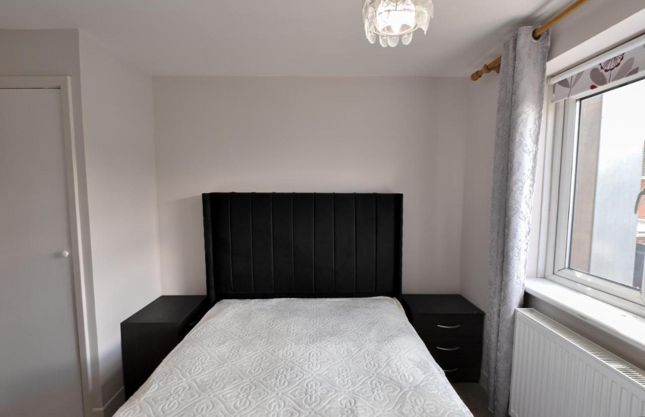 Immaculate 2-Bed Apartment In Isleworth By River מראה חיצוני תמונה