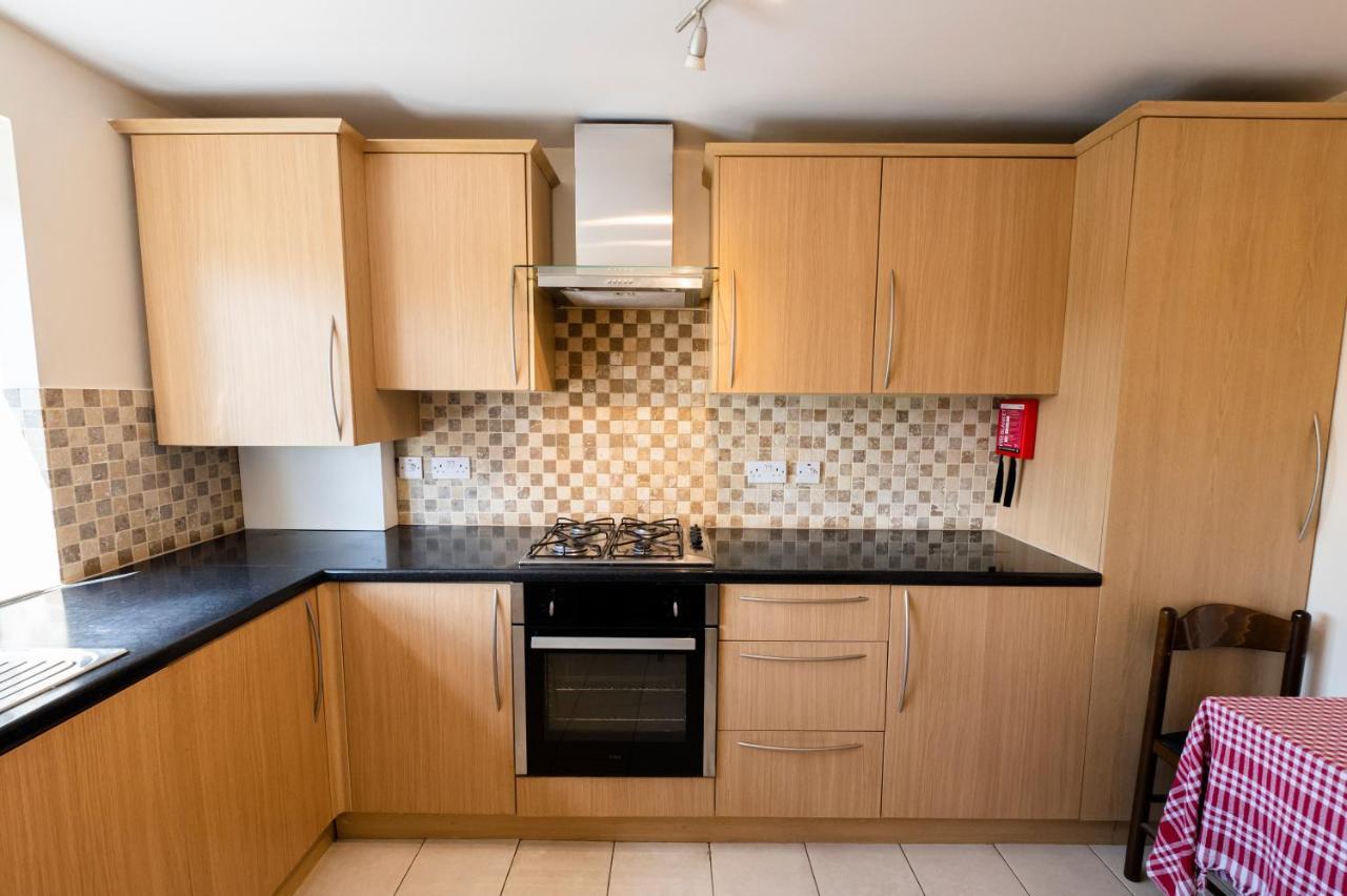 Immaculate 2-Bed Apartment In Isleworth By River מראה חיצוני תמונה